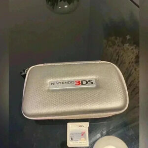 Nintendo  3DS Travel Carry Case and Game holder wit Mario Kart 7